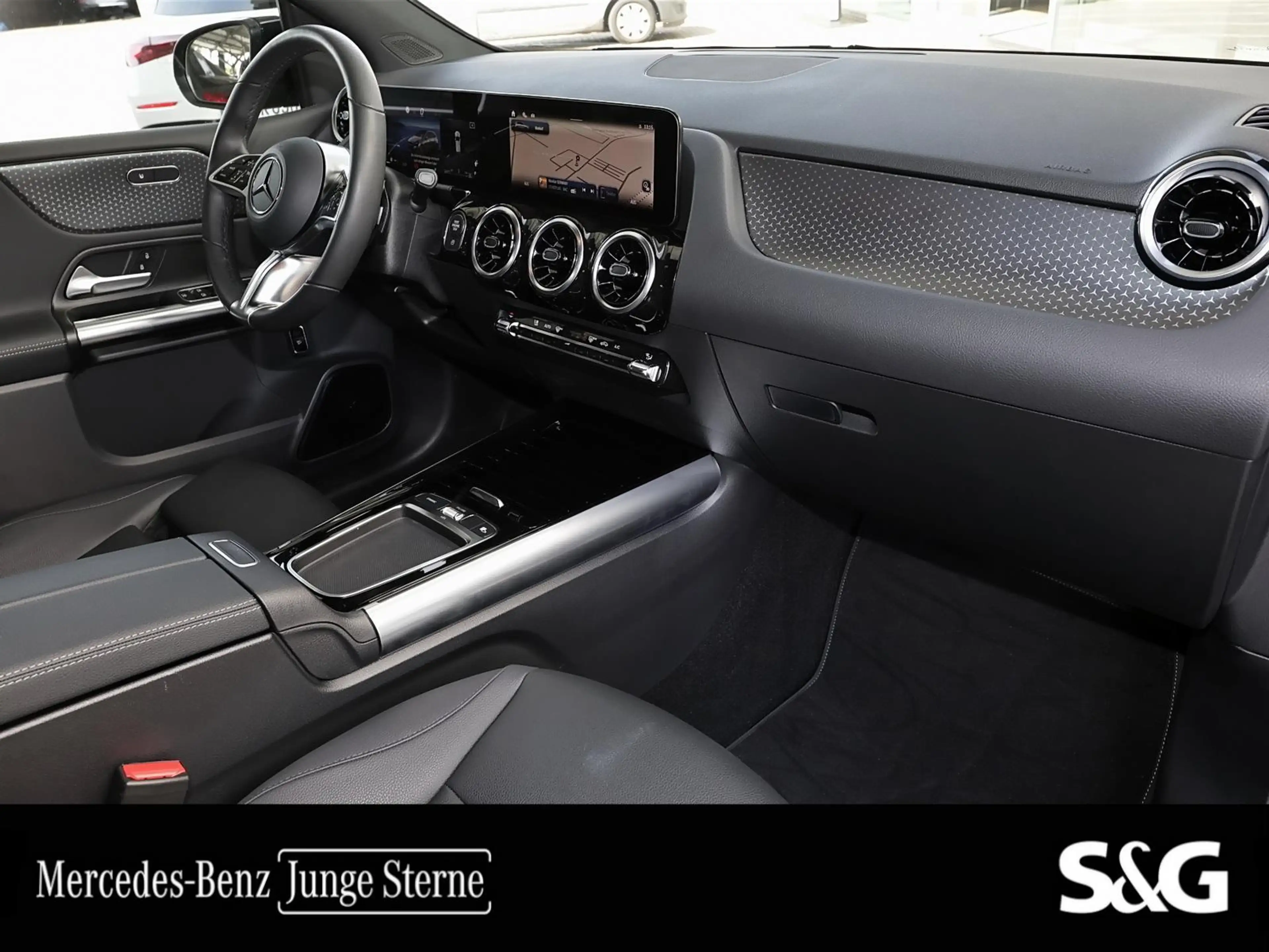 Mercedes-Benz B 220 d — photo 8