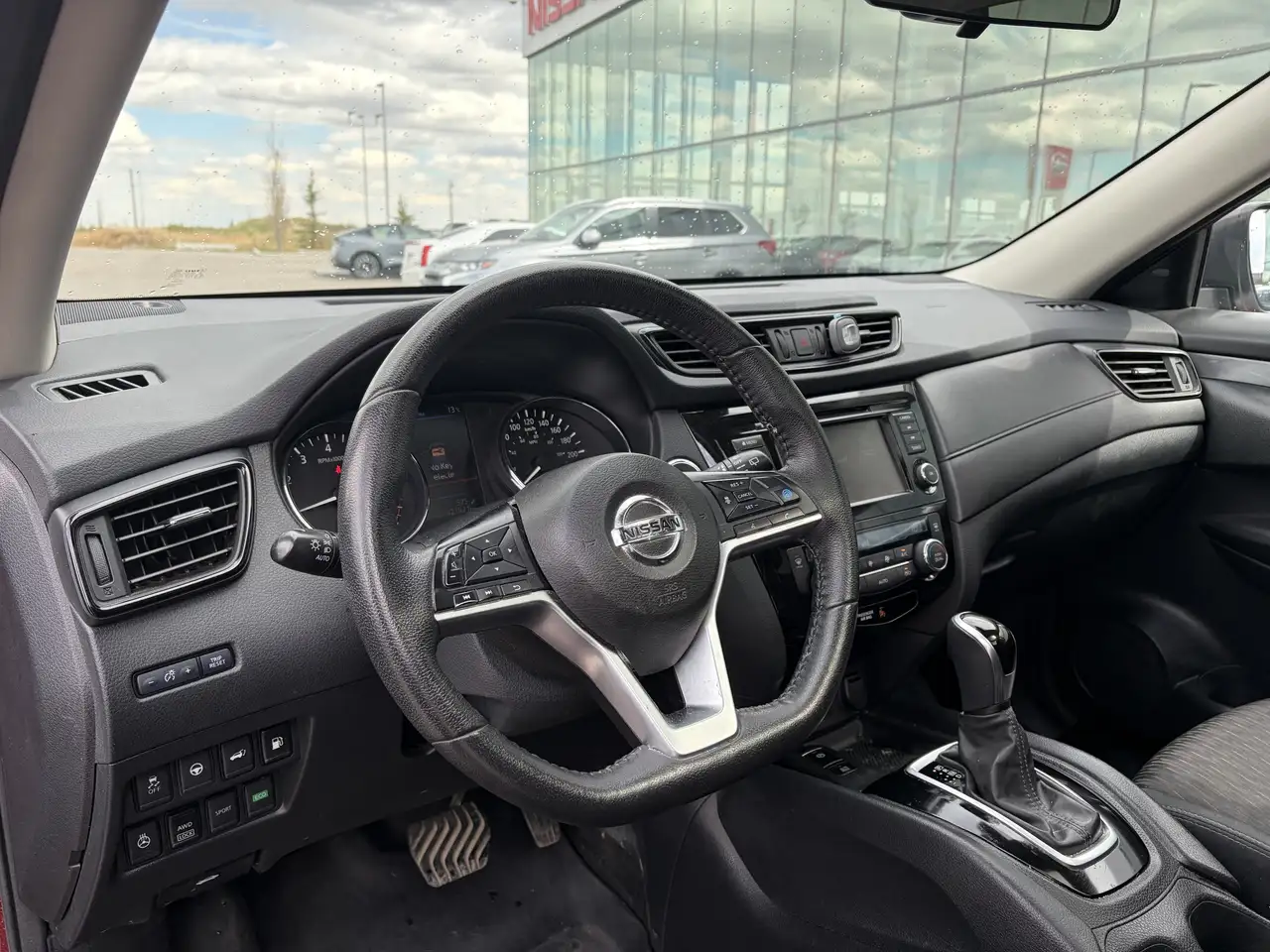 Nissan Rogue снимка Nissan Rogue