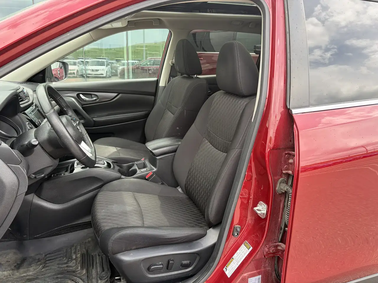 Nissan Rogue снимка Nissan Rogue