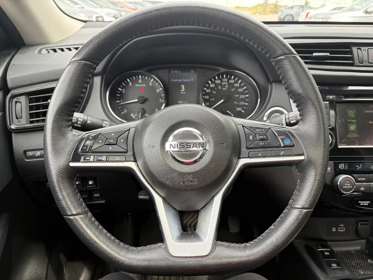 Nissan Rogue снимка Nissan Rogue