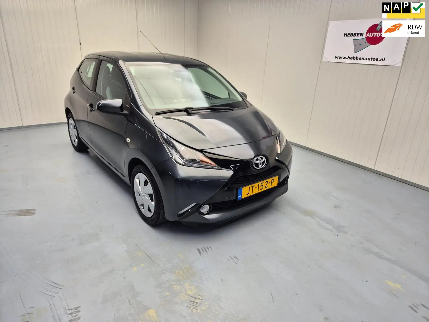 Toyota Aygo 1.0 VVT-i x-play Navi Camera Airco Cruise Control Gris - 1