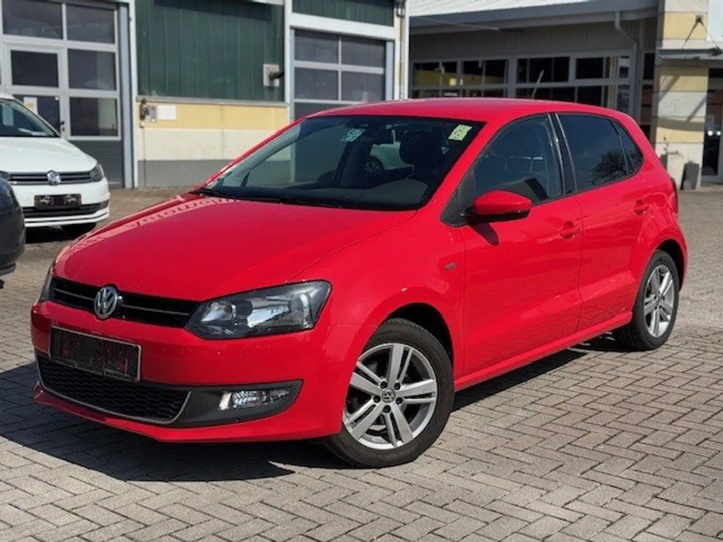 Volkswagen Polo Life Rouge - 1