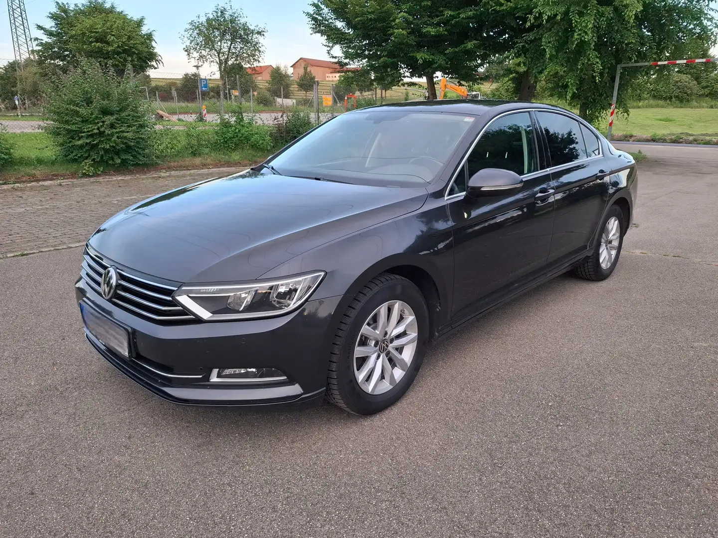 Volkswagen Passat Comfortline BMT/Start-Stopp, AHK, Nav., ab 2,99% Grau - 1