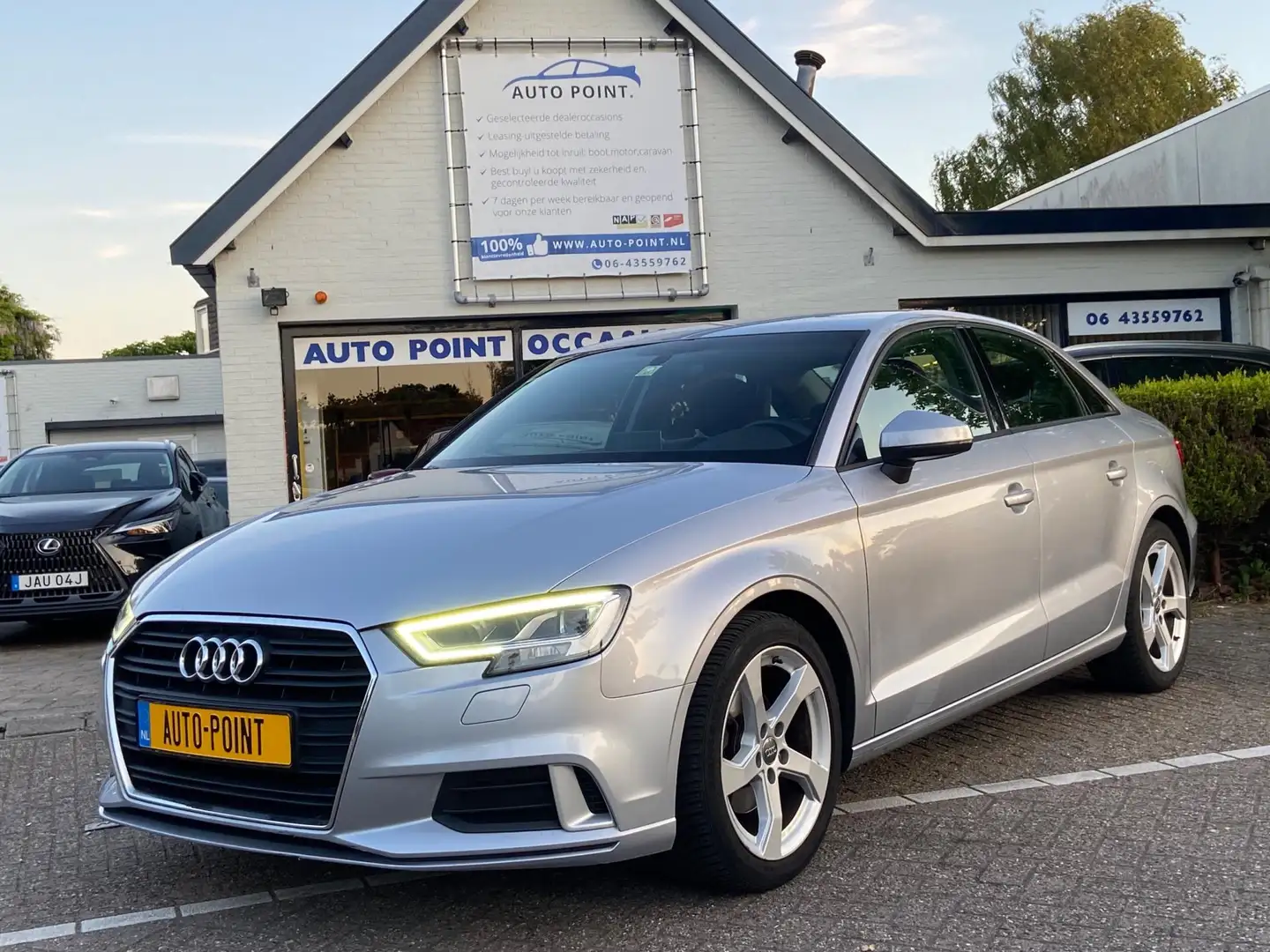 Audi A3 Limousine 30 TFSI AUT/SPORTSEATS/NAVI/CRUISE/MATRI Grijs - 1