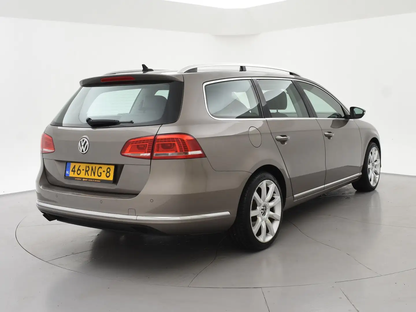 Volkswagen Passat Variant 1.4 TSI BLUEMOTION DSG AUT. HIGHLINE + LEDER | STO Bruin - 2