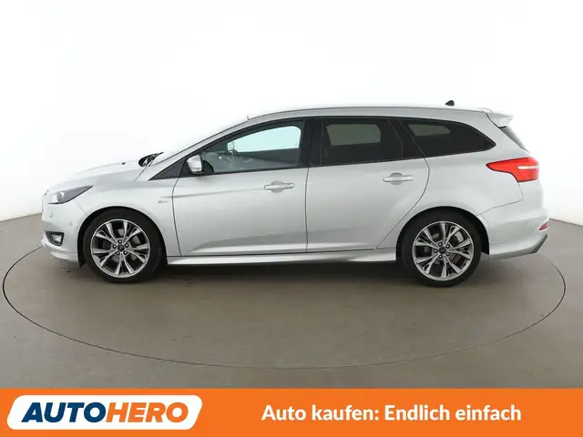 Ford Focus view 3