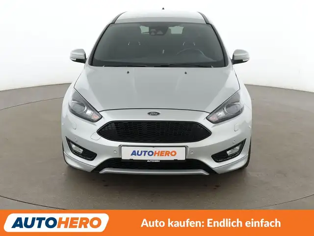 Ford Focus view 9