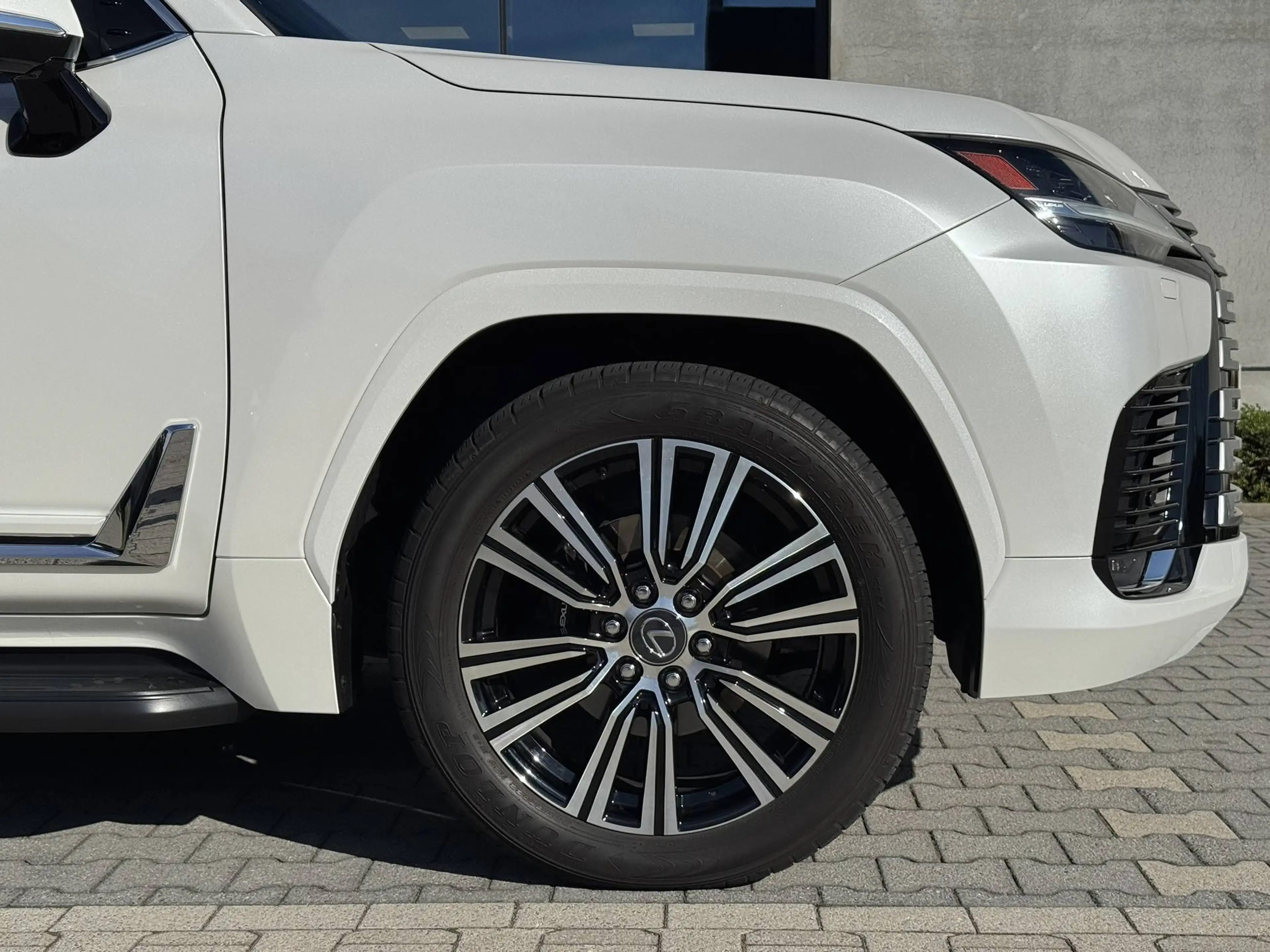 Lexus LX 600 3.5 V6 Twin Turbo/ 4WD/ 7 seats/ Almost Full-Option — photo 4