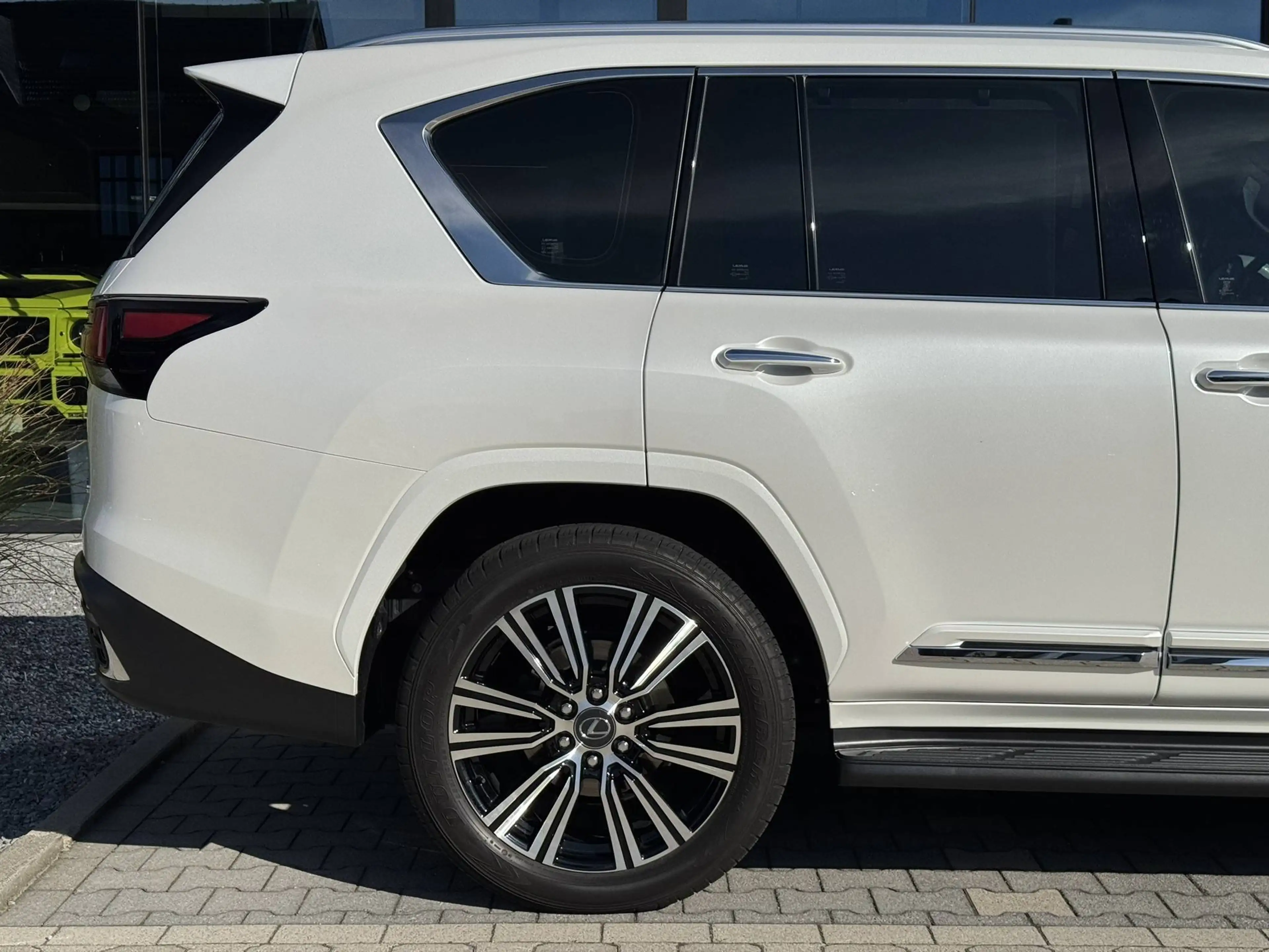 Lexus LX 600 3.5 V6 Twin Turbo/ 4WD/ 7 seats/ Almost Full-Option — photo 5