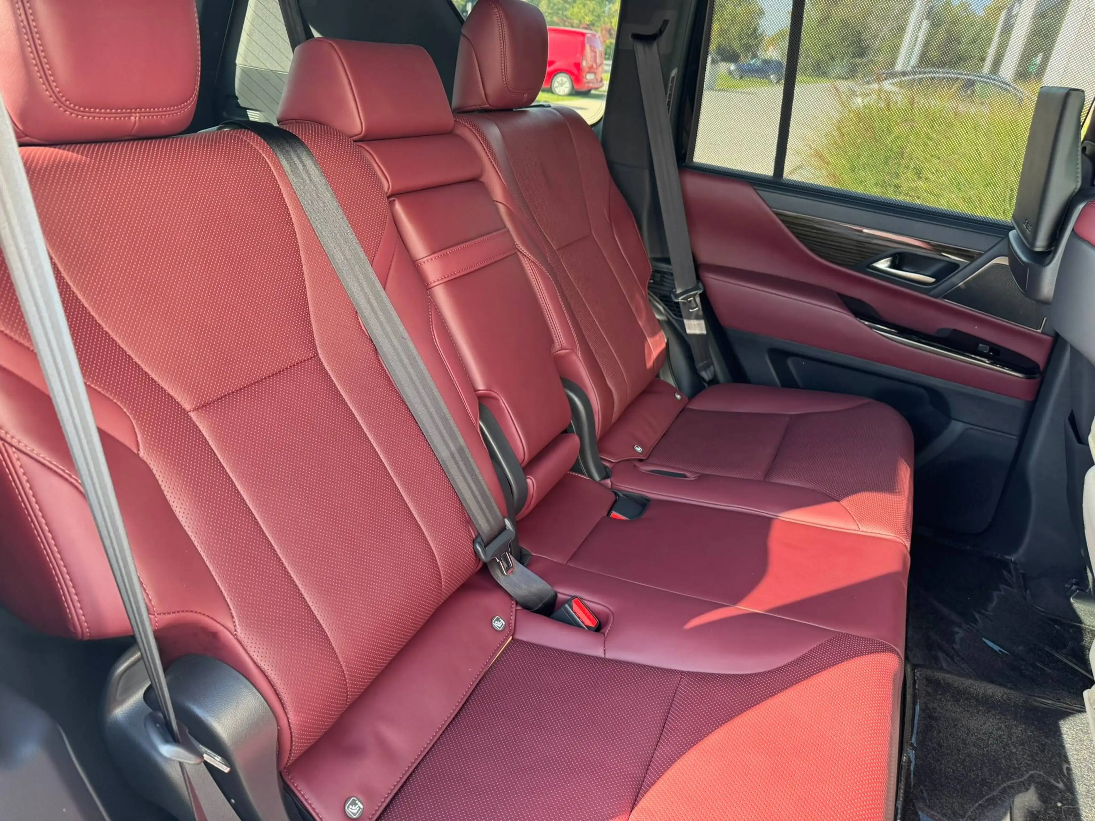 Lexus LX 600 3.5 V6 Twin Turbo/ 4WD/ 7 seats/ Almost Full-Option — photo 11