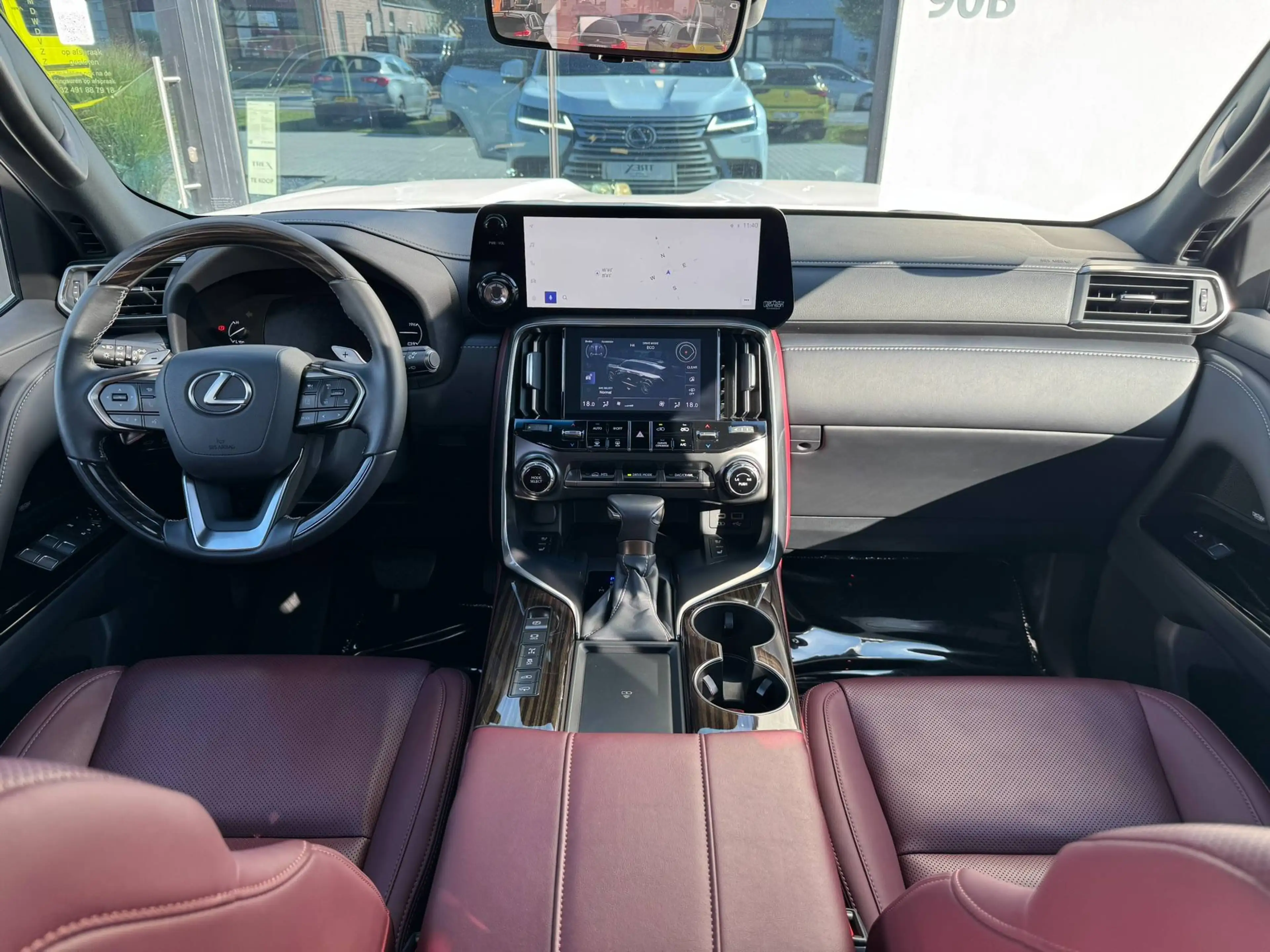 Lexus LX 600 3.5 V6 Twin Turbo/ 4WD/ 7 seats/ Almost Full-Option — photo 8