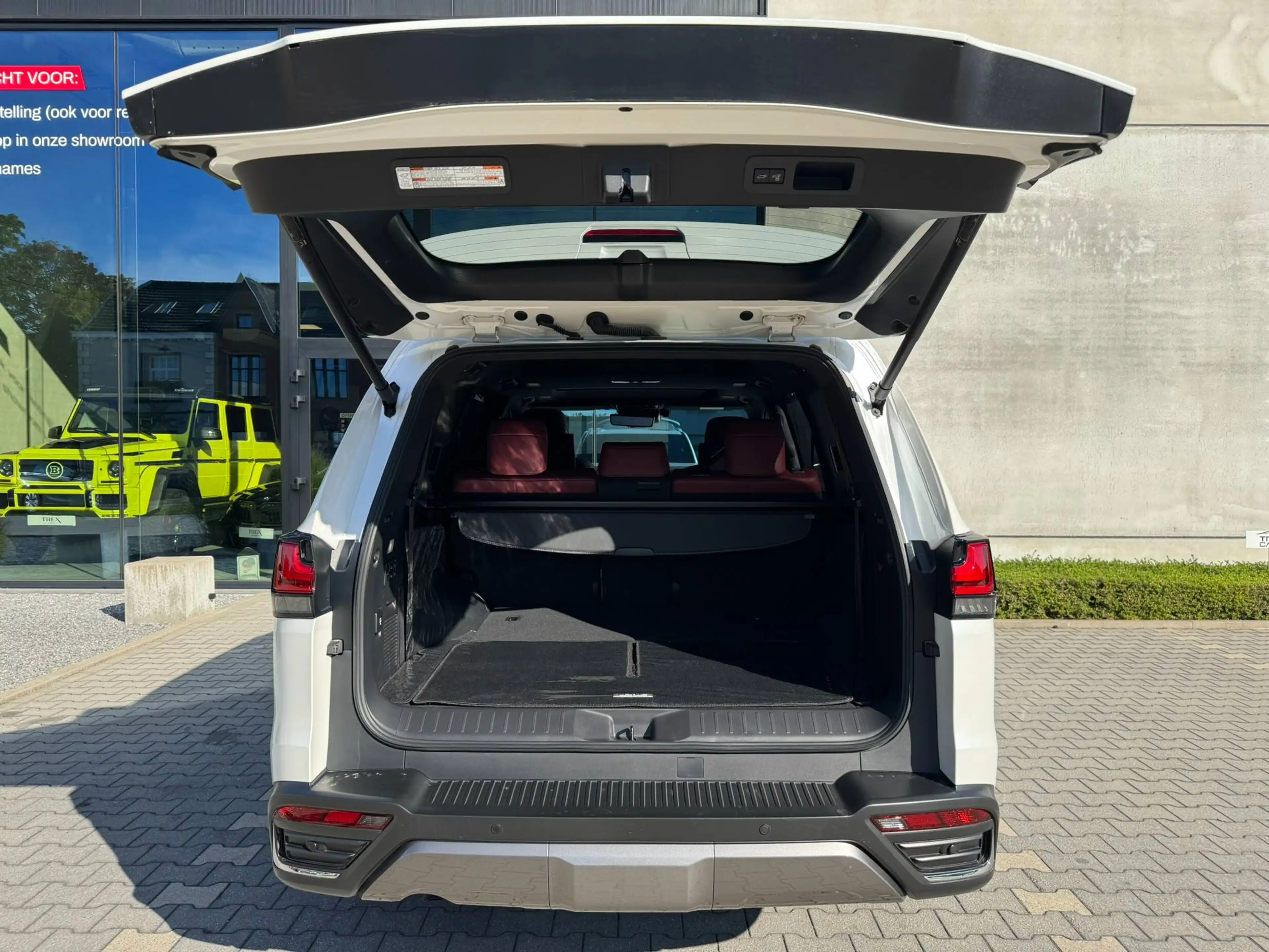 Lexus LX 600 3.5 V6 Twin Turbo/ 4WD/ 7 seats/ Almost Full-Option — photo 12