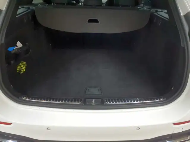 Mercedes-Benz C-Class view 15