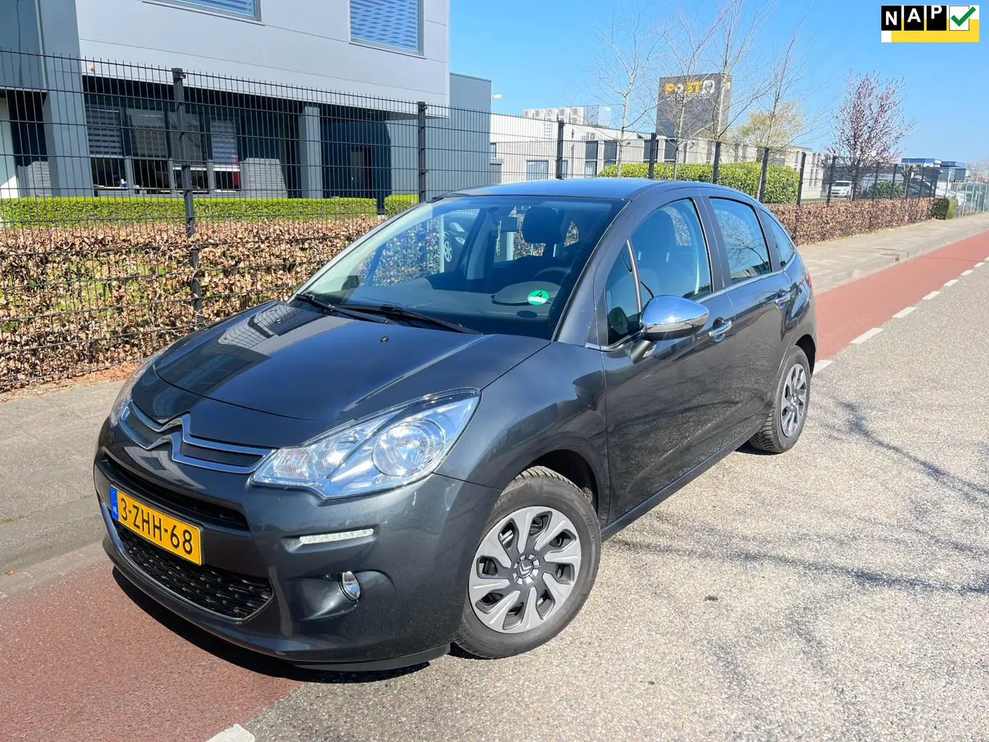 Citroen C3 1.2 PureTech Collection Cruise-Control Climate-Con Grijs - 1