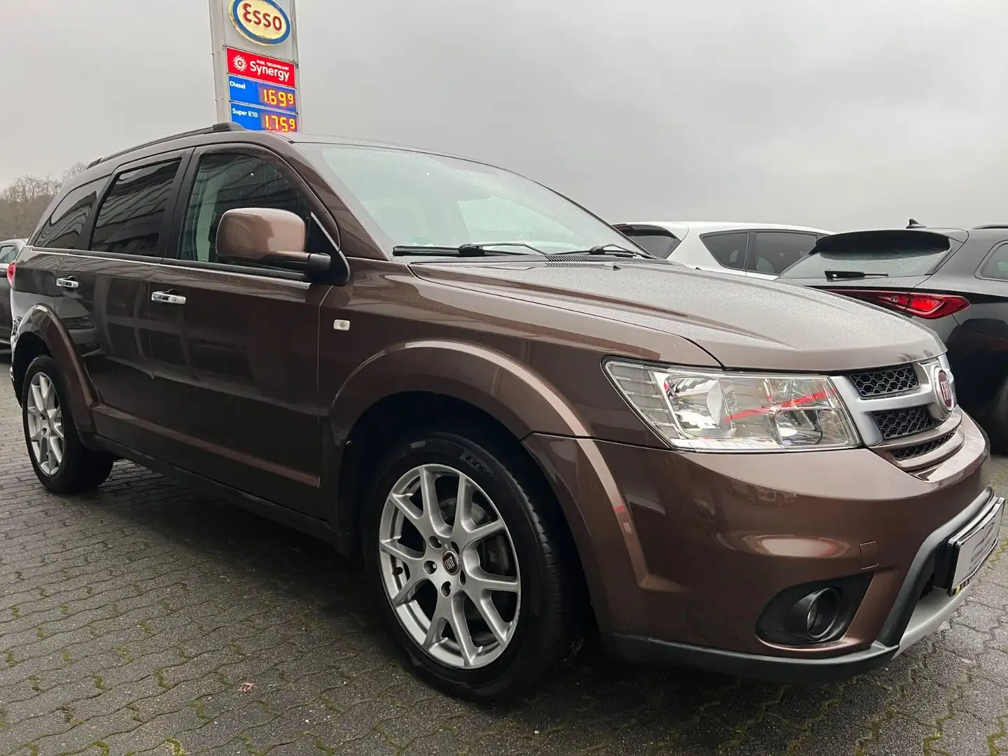 Fiat Freemont Lounge AWD 2.0*AUT*R-CAM*NAVI*7SITZE*LM Braun - 1