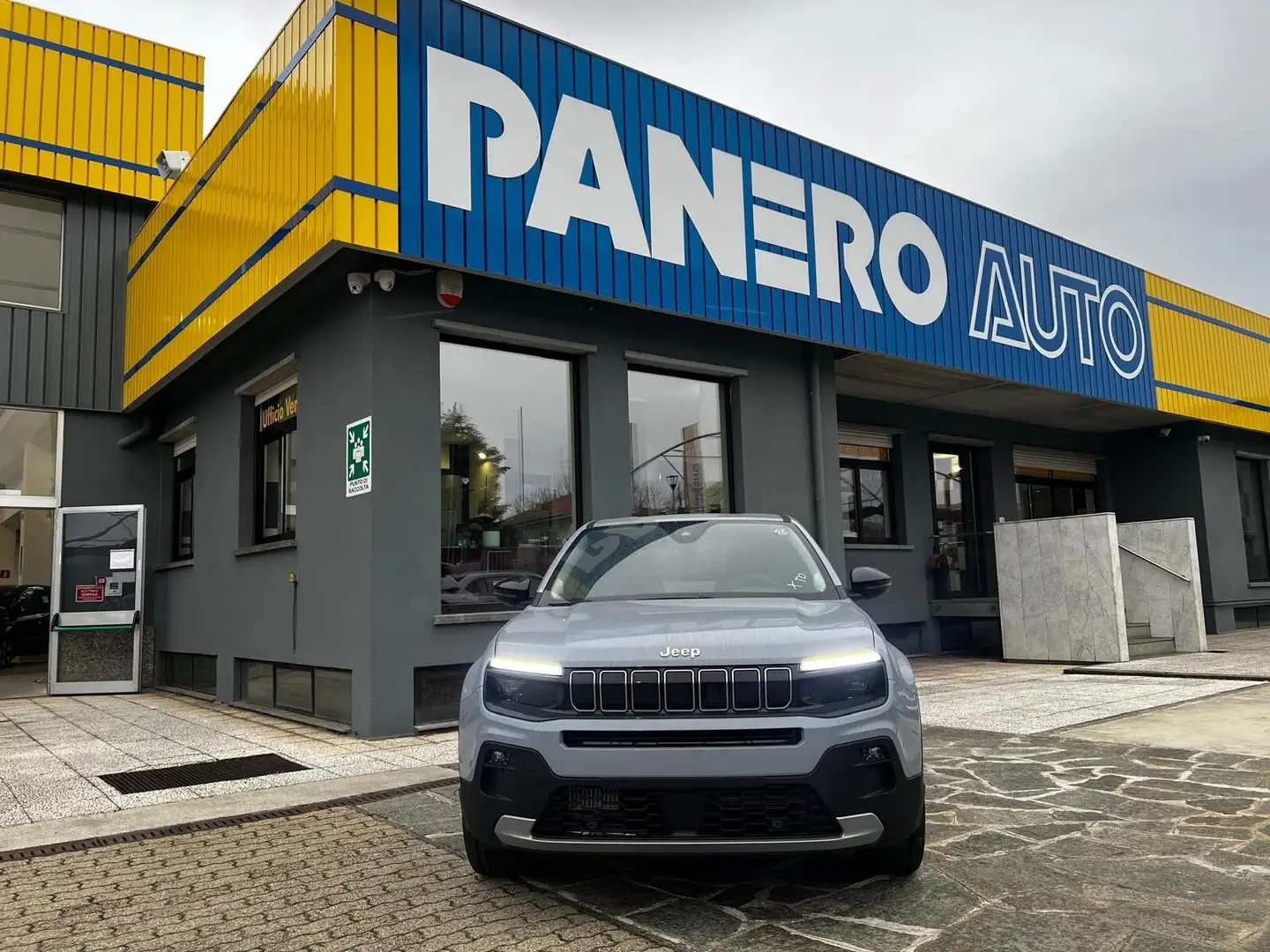Jeep Avenger Avenger 1.2 Turbo 110 CV MHEV Summit Grau - 2