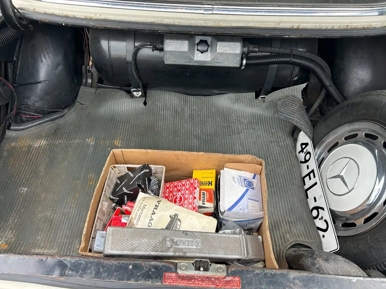 Mercedes-Benz 280 200-280 (W115) 200 LPG apk en wegenbelasting vrij, foto 7