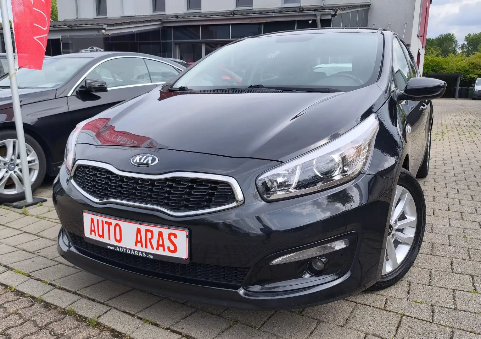 Kia Ceed / cee'd cee d / Ceed 1.4 Benzin /Gatantie/Eu6/2.Hand Schwarz - 1