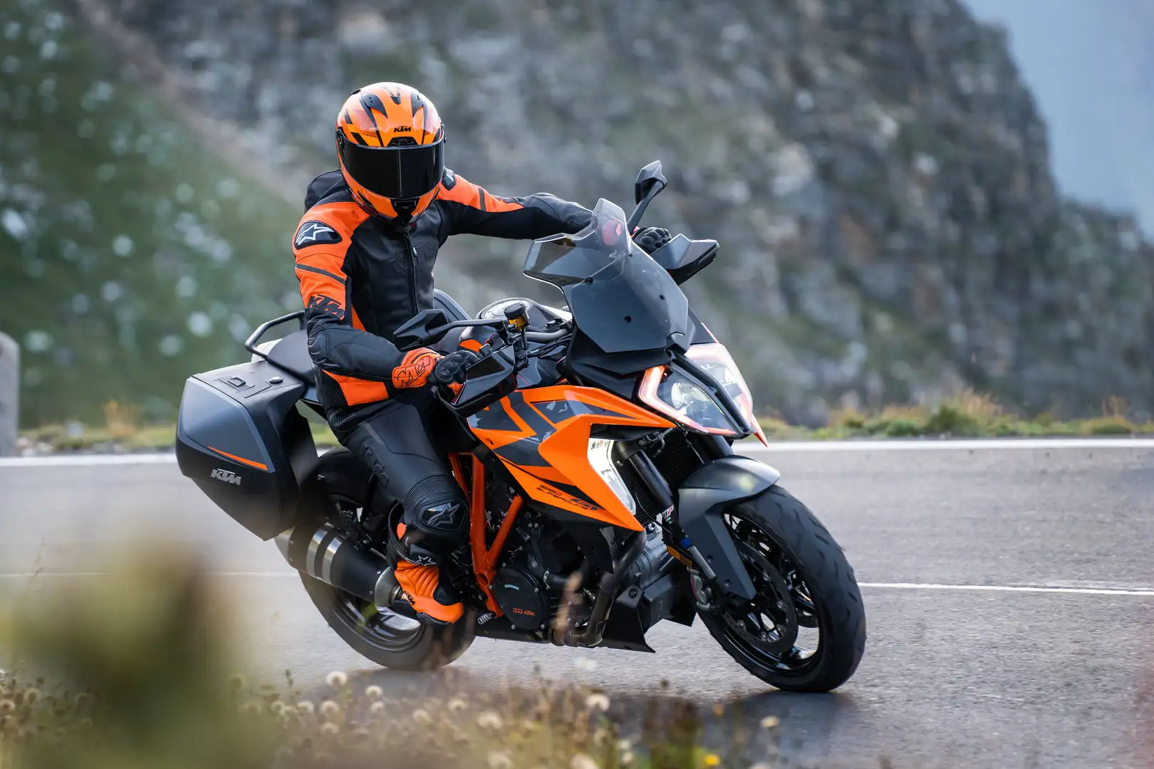 KTM 1290 Super Duke GT Oranje - 2