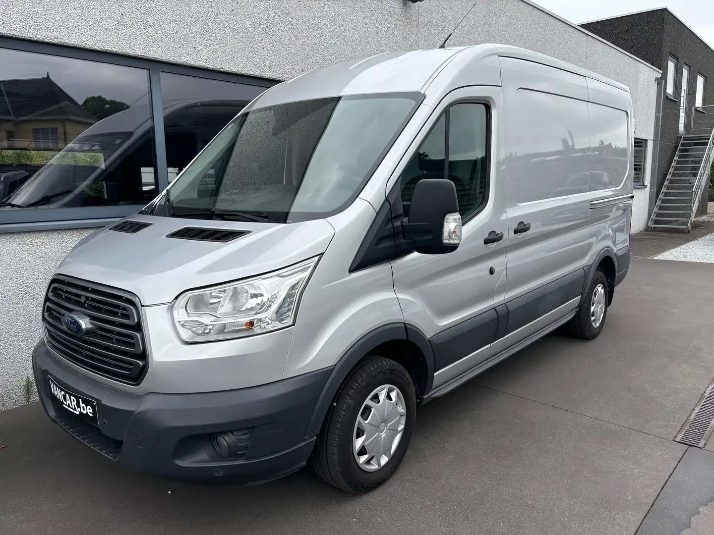 Ford Transit L2H2 3pl. 6 deuren Laadbrug CAM NAVI A/C Zilver - 2