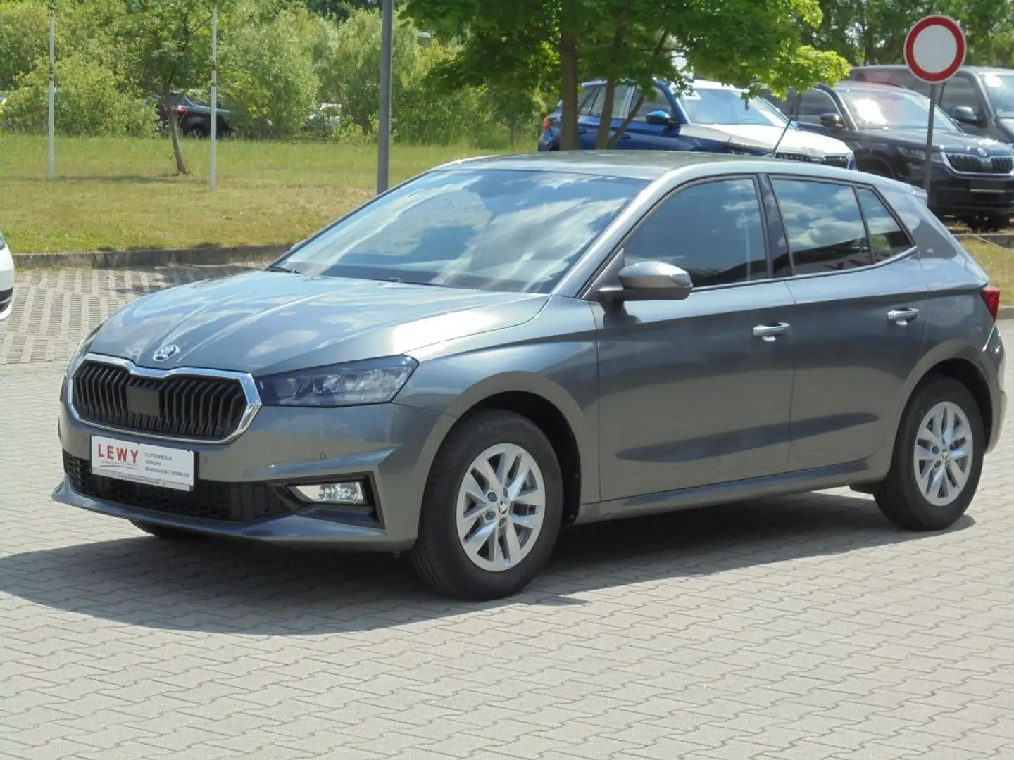 Skoda Fabia 1.0 MPI Select+PDC+LED+SMART LINK+KLIMA+ Grau - 1