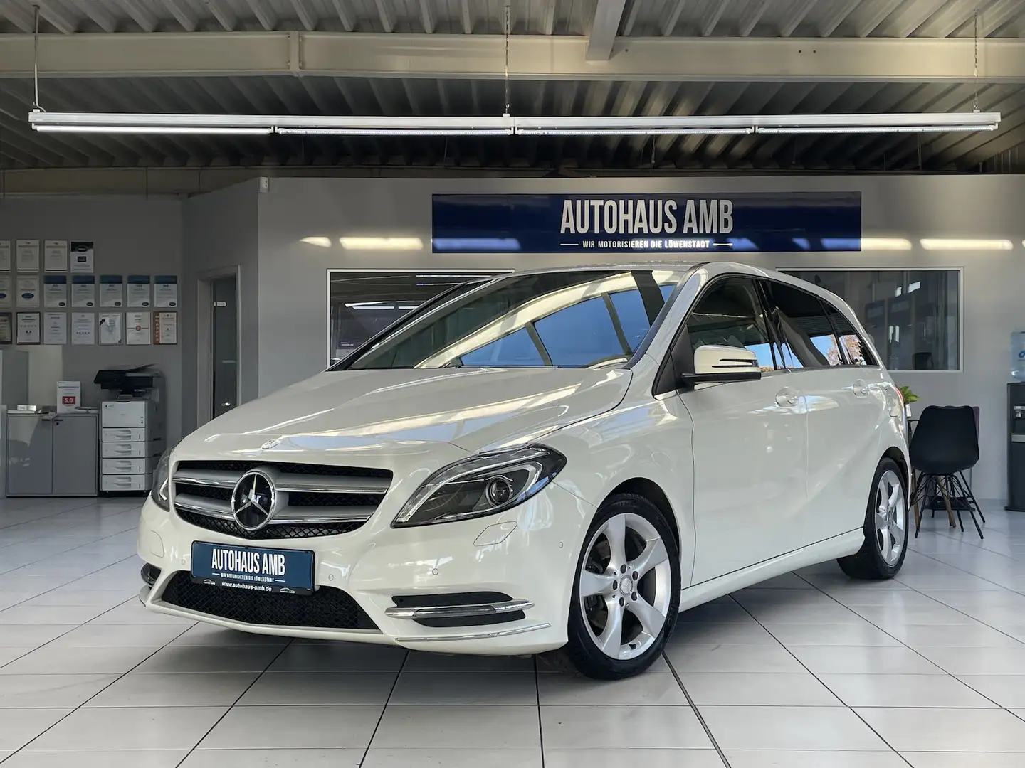 Mercedes-Benz B 180 CDI Navi Kamera Sitzh. AHK Bi-Xenon PDC Weiß - 1