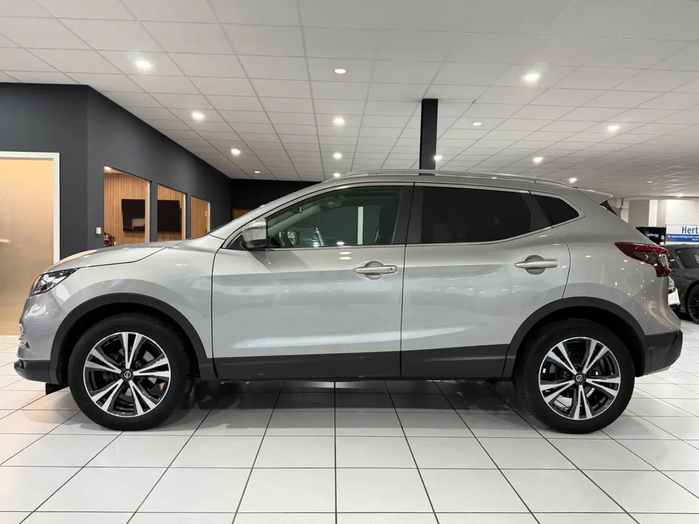 Nissan Qashqai Zama*PANO*AHK*NAVI*KLIMA*360°*TEMP*MFL* Silber - 2