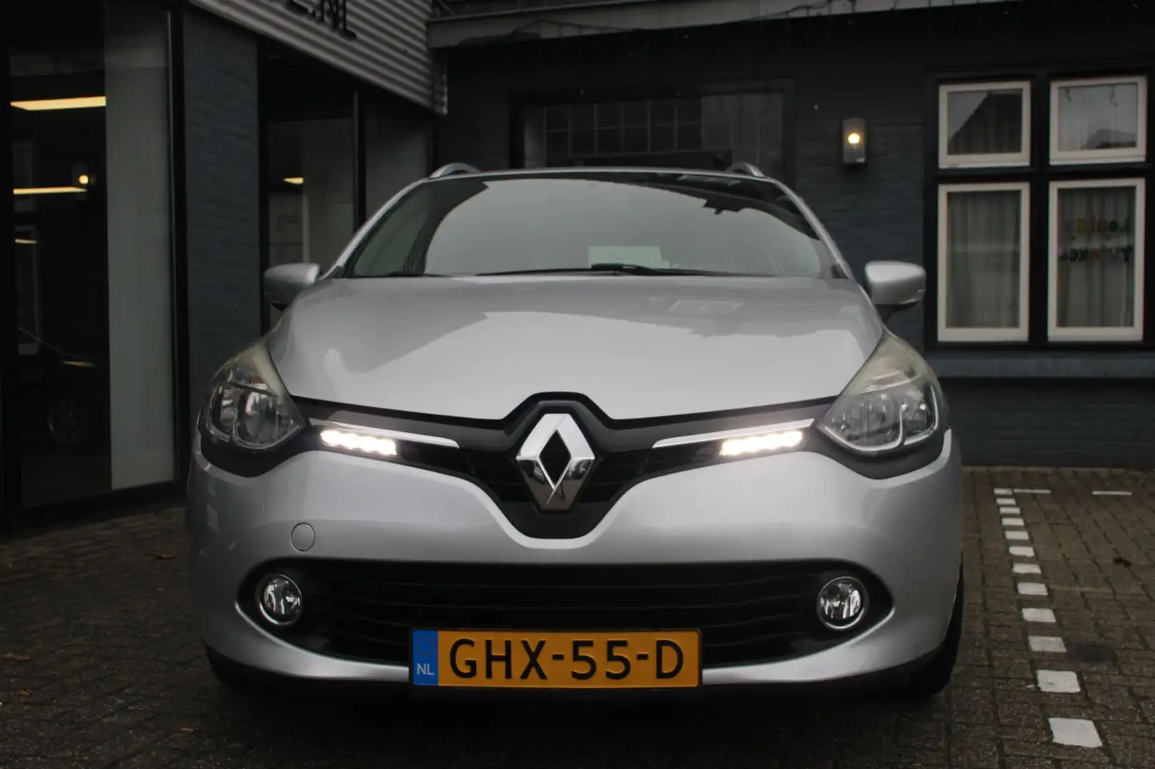 Renault Clio Estate 1.2 Expression Automaat Grijs - 2
