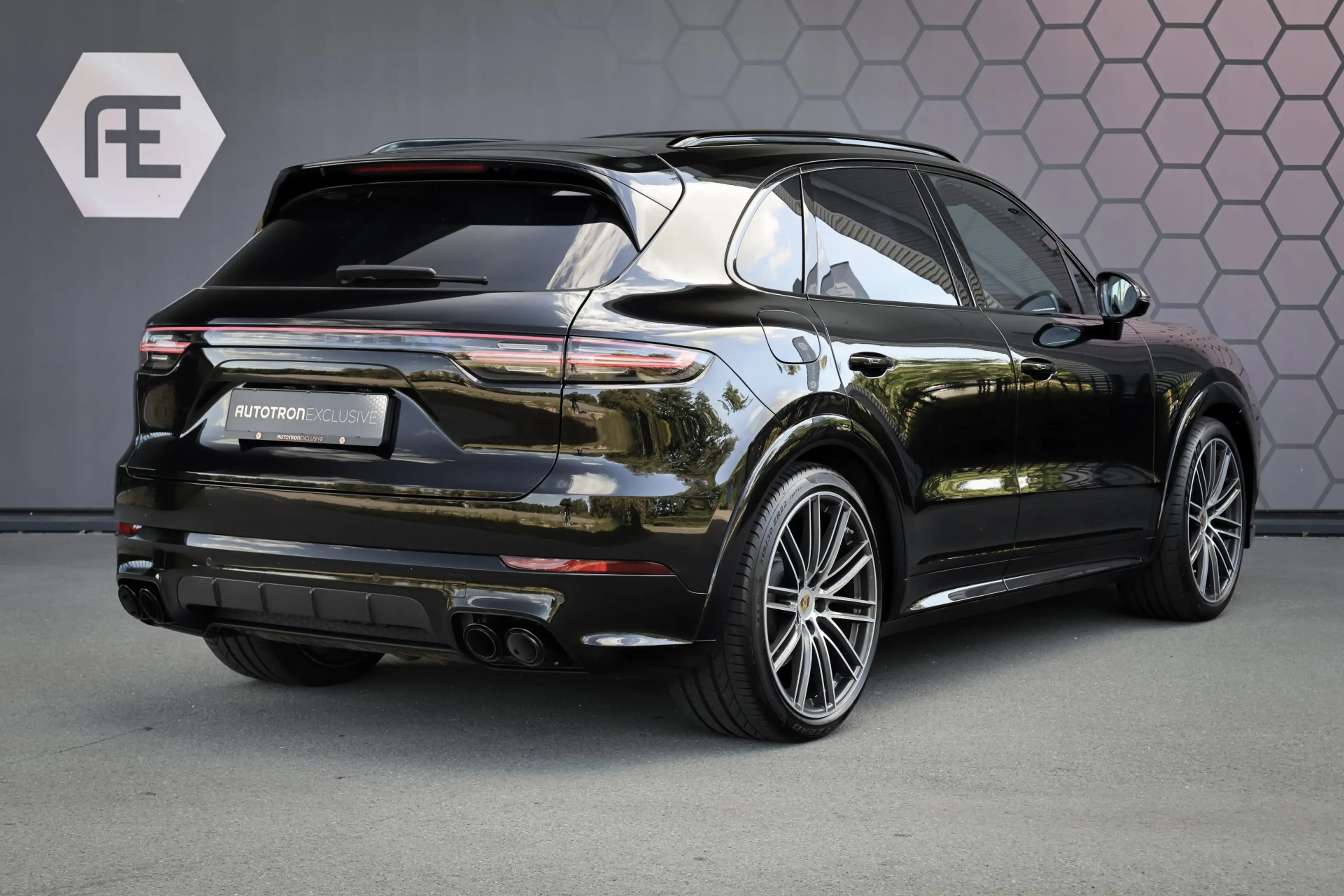 Porsche Cayenne 3.0 E-Hybrid Platinum Edition BTW AUTO | TECHART V — photo 2