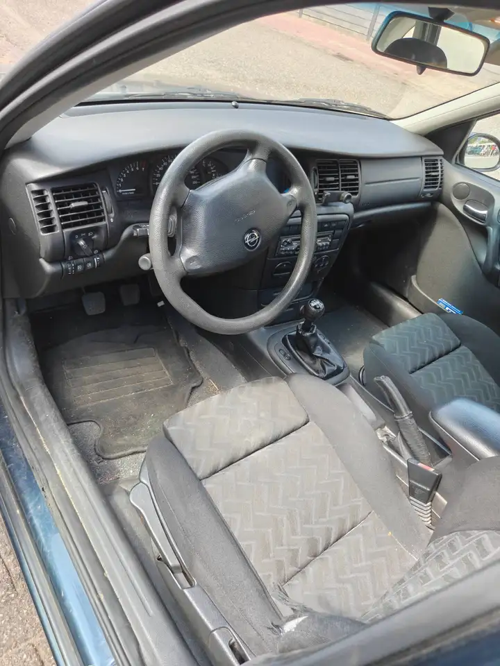 Opel Vectra 1.6-16V Business Edition, foto 3