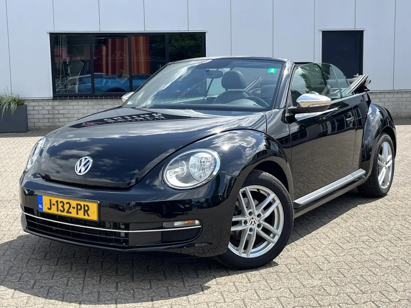 Volkswagen Beetle Cabriolet 1.2 TSI Design DSG AUTOMAAT AIRCO CRUISE Zwart - 2
