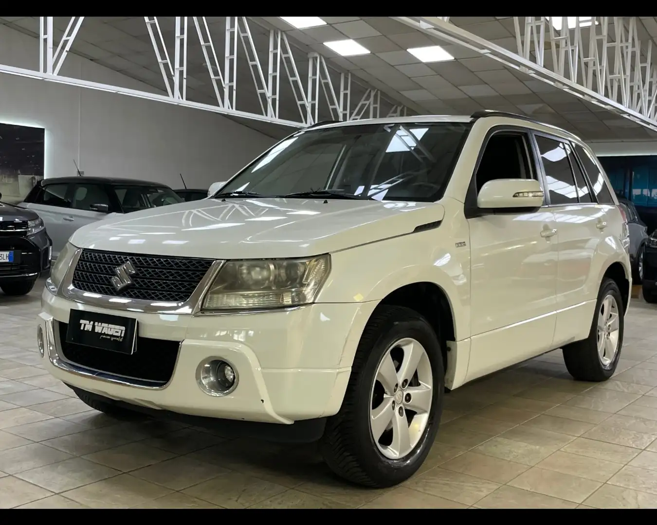 Suzuki Grand Vitara 1.9 DDiS 5 porte Crossover 130cv 2012 4x4 Blanc - 1