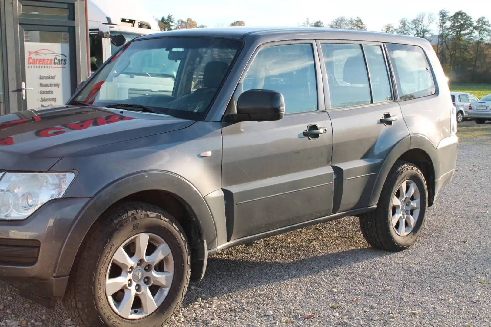 Mitsubishi Pajero 3.2 DI-D/7Sitze/5 Türig/Anhängerkupplung/ Grau - 2