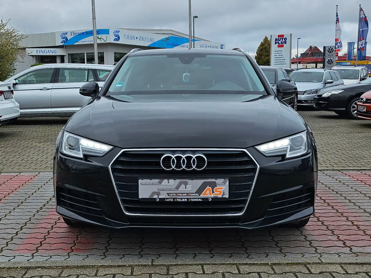 Audi A4 basis Negro - 2
