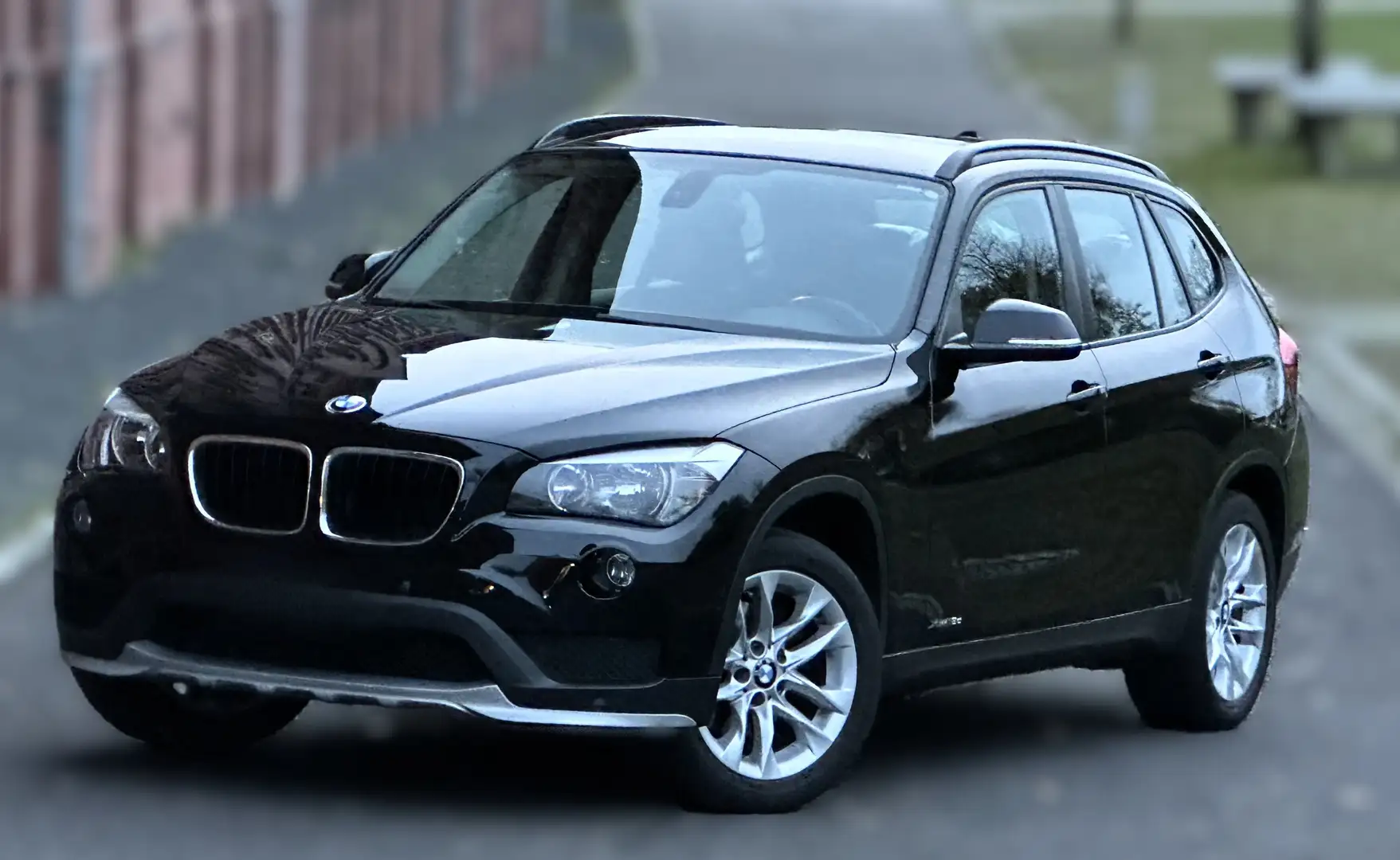 BMW X1 18 d xDrive Navi 1Hand SHZ PDC Tempomat Negro - 2