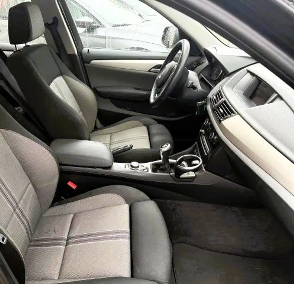 BMW X1 18 d xDrive Navi 1Hand SHZ PDC Tempomat Schwarz - 2