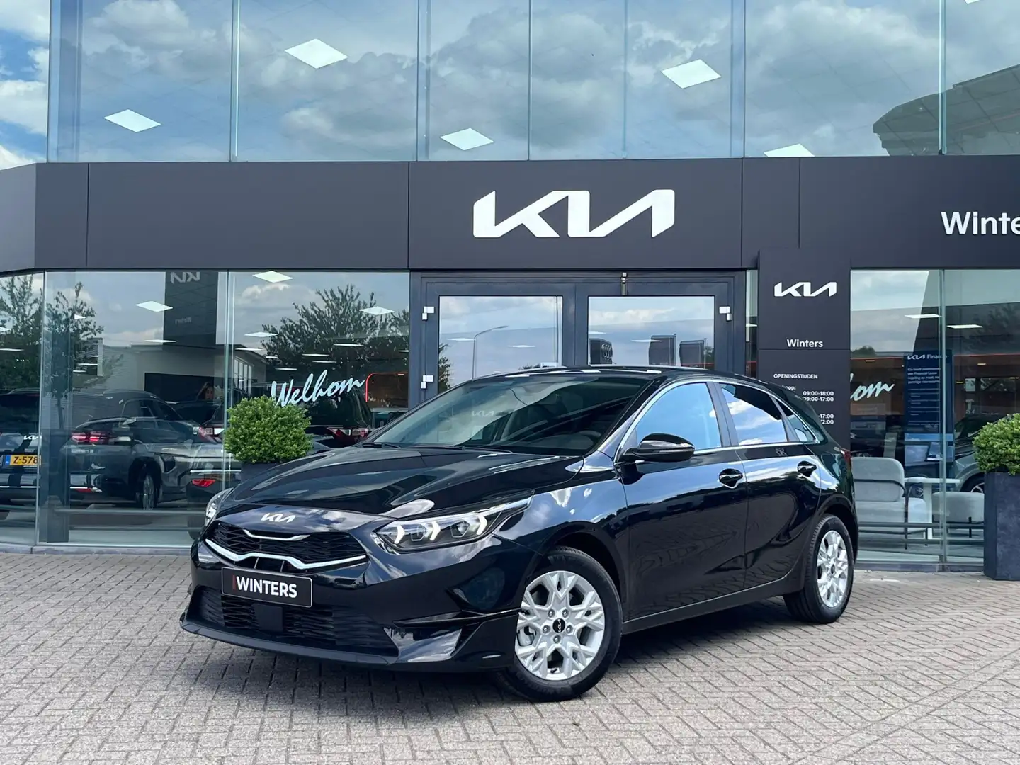 Kia Ceed / cee'd 1.5 T-GDi DCT DynamicPlusLine Nieuw uit voorraad l Zwart - 1