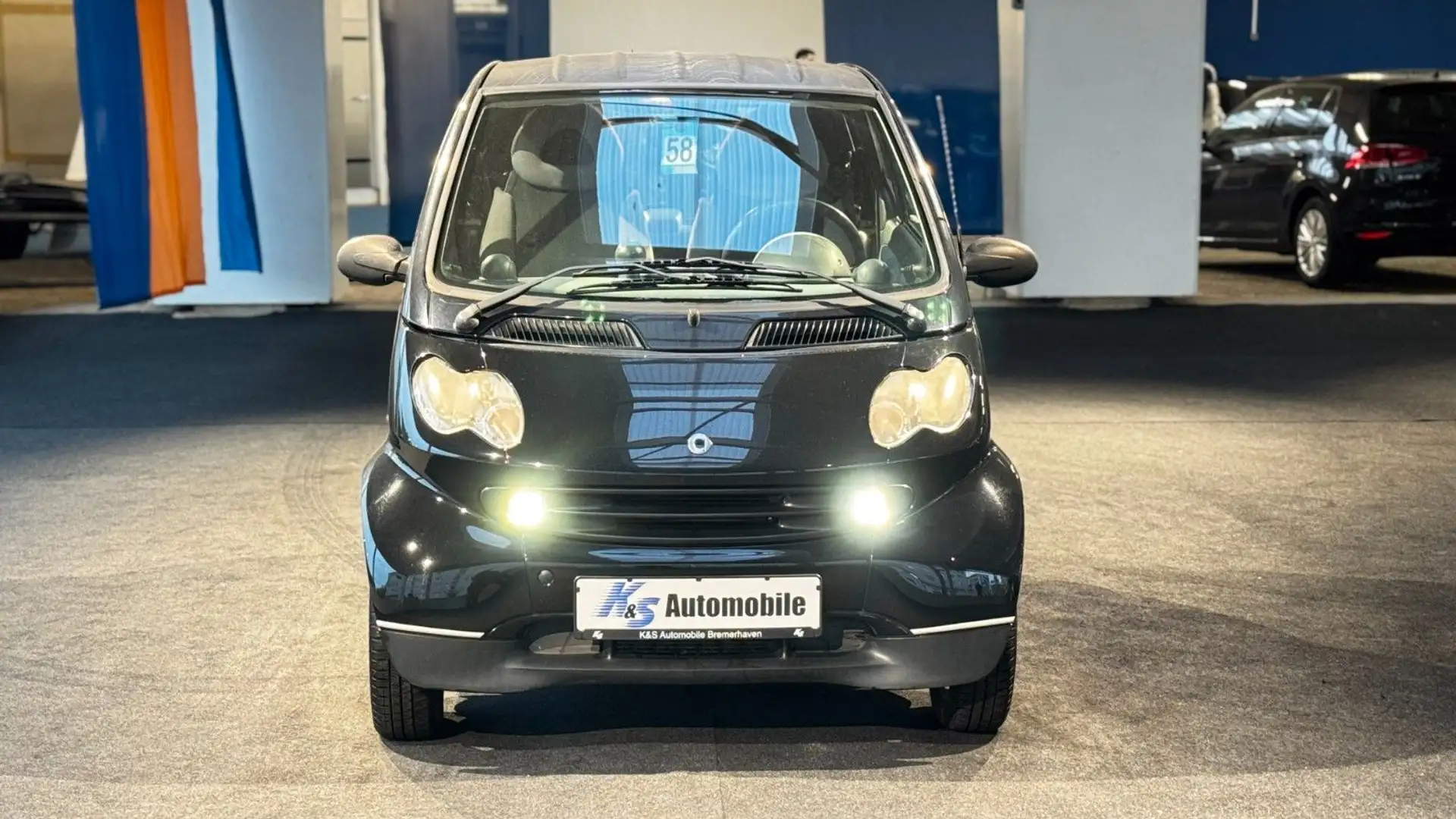 smart forTwo fortwo coupe Schwarz - 2