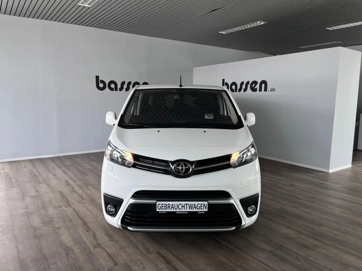 Toyota Proace 2,0-l-D-4D L2 (8-Si.) Autm. Verso Team Deutschland Weiß - 1