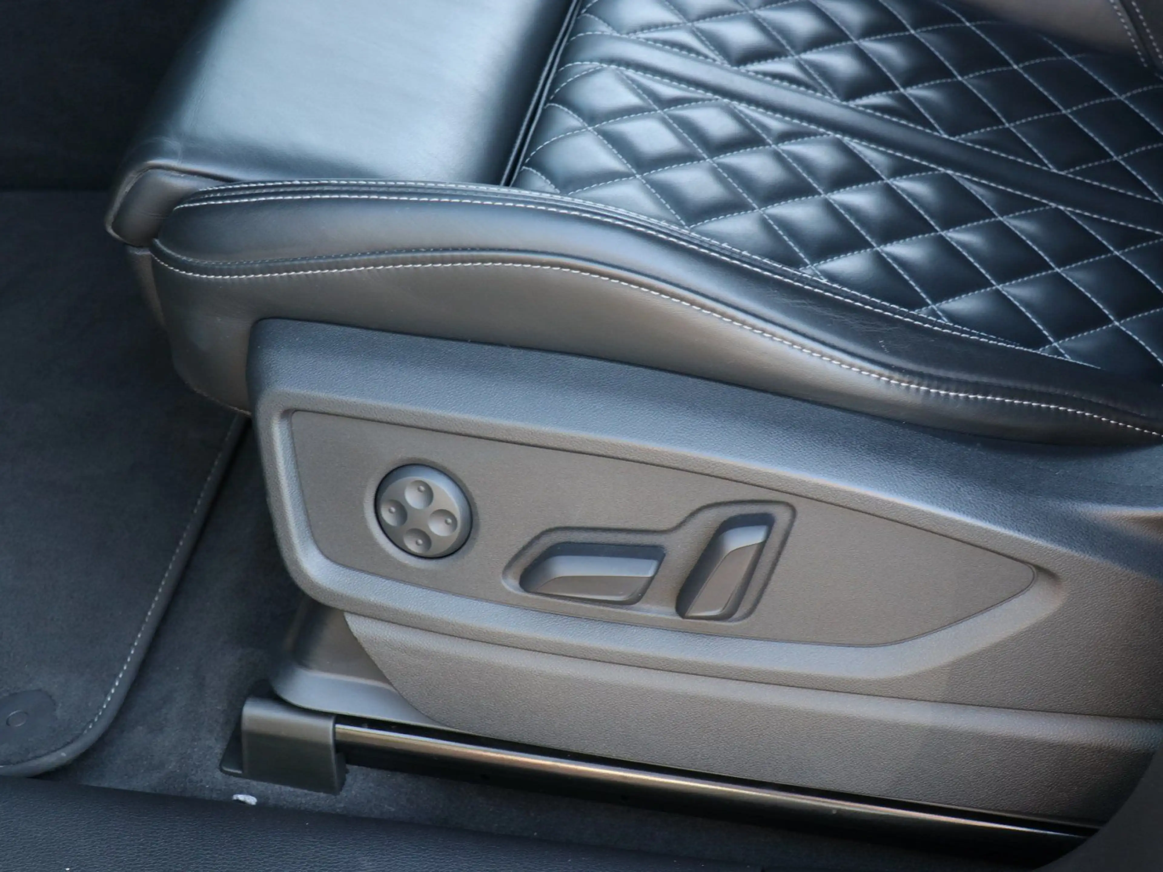 Audi SQ5 nza 3.0 TDI quattro AHK Luft Matrix Navi — photo 12