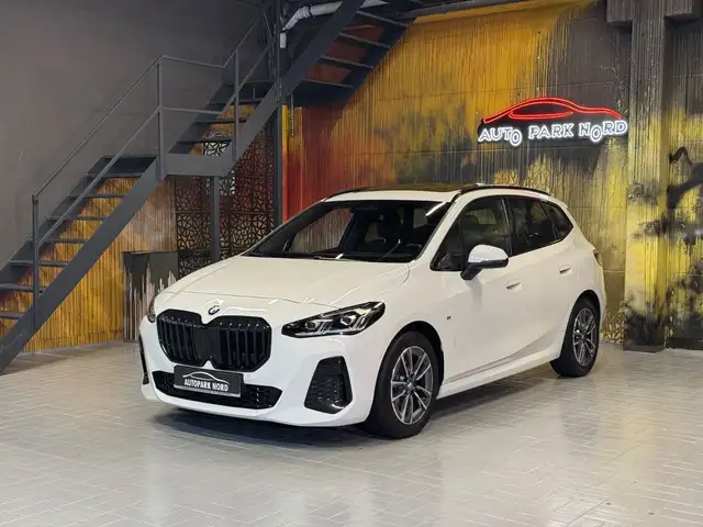 BMW 2 Series view 3