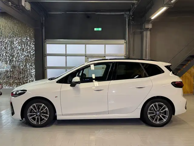 BMW 2 Series view 4