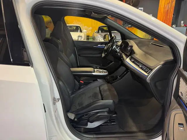 BMW 2 Series view 11