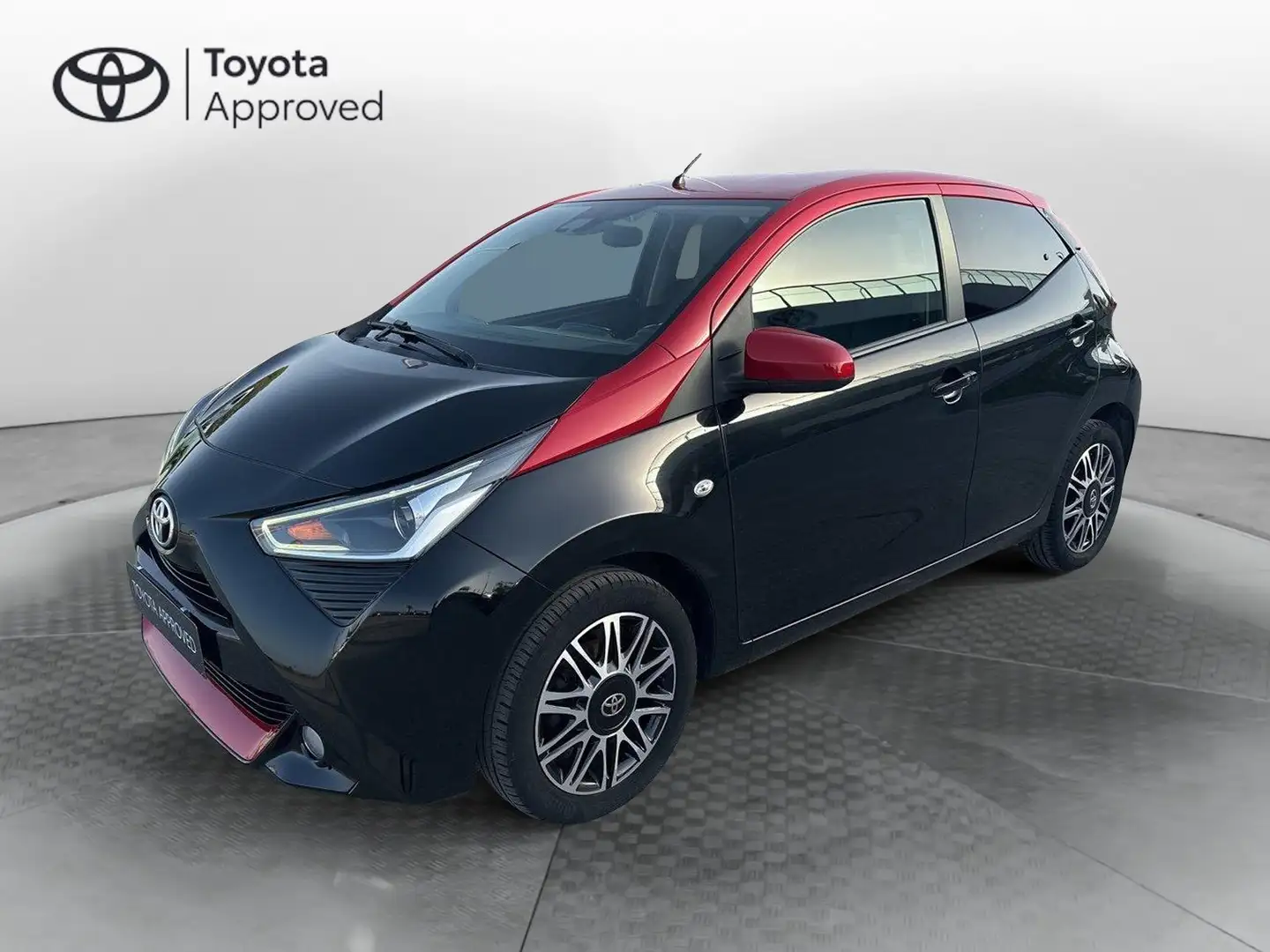 Toyota Aygo Aygo Connect 1.0 VVT-i 72 CV 5 porte x-clusiv red Noir - 1