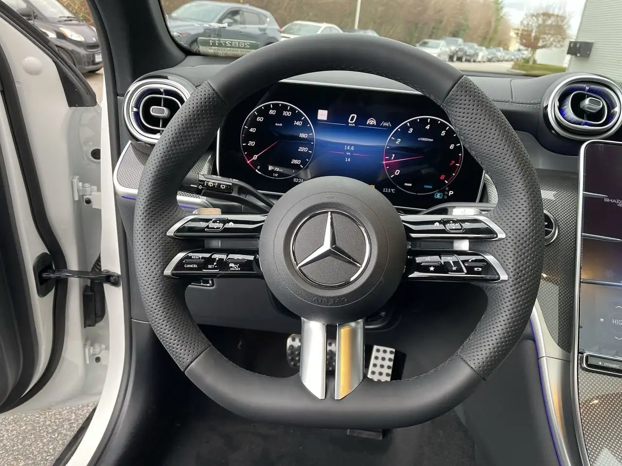 Mercedes-Benz GLC снимка Mercedes-Benz GLC