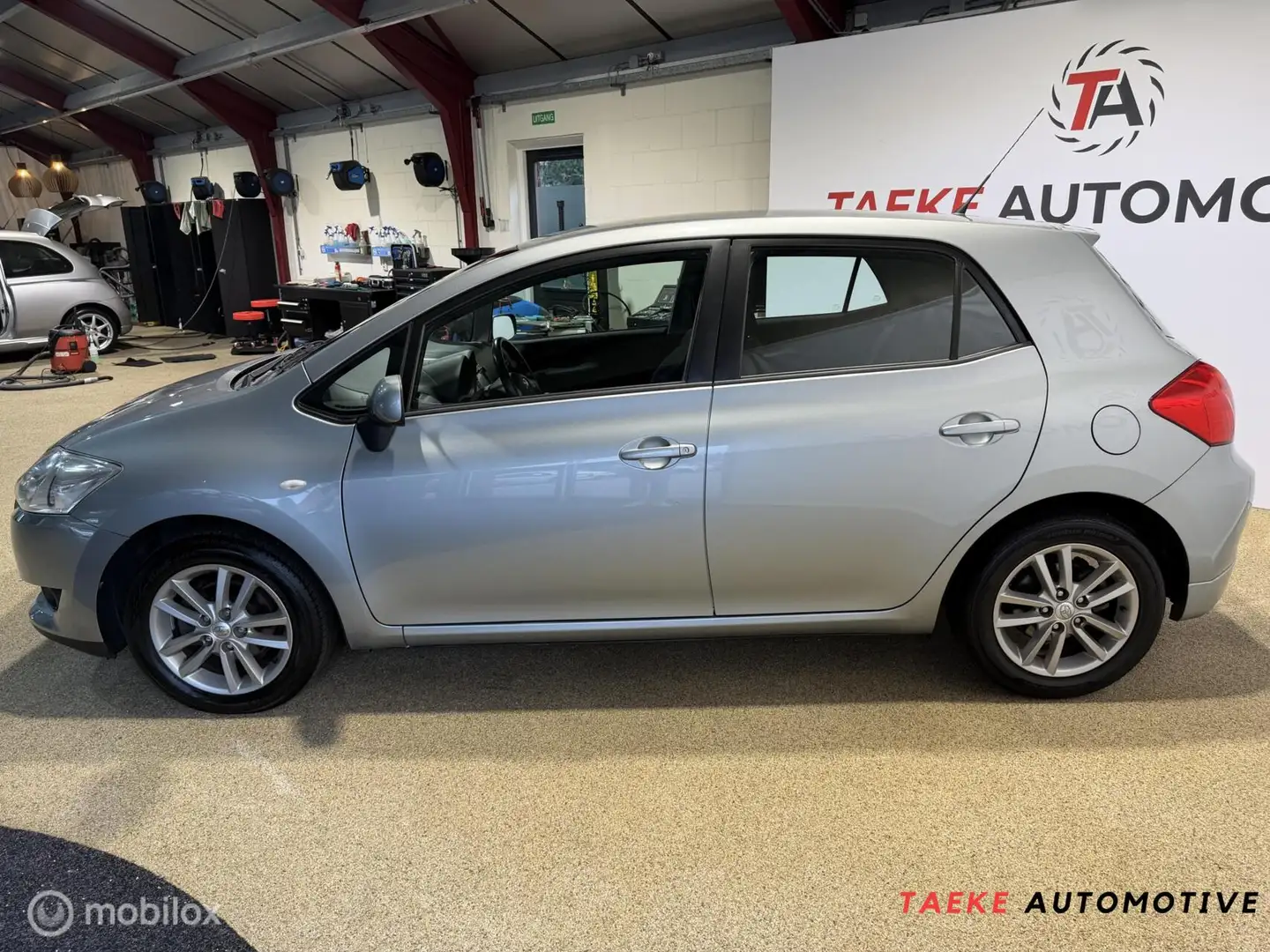 Toyota Auris 1.6-16V Dynamic Clima/Cruise/1eEIG/PDC/NAP Grau - 2