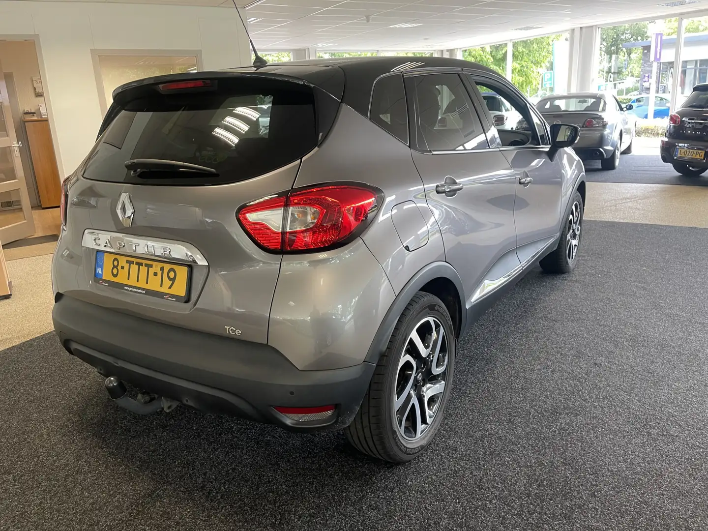 Renault Captur 0.9 TCe Dynamique Gris - 2