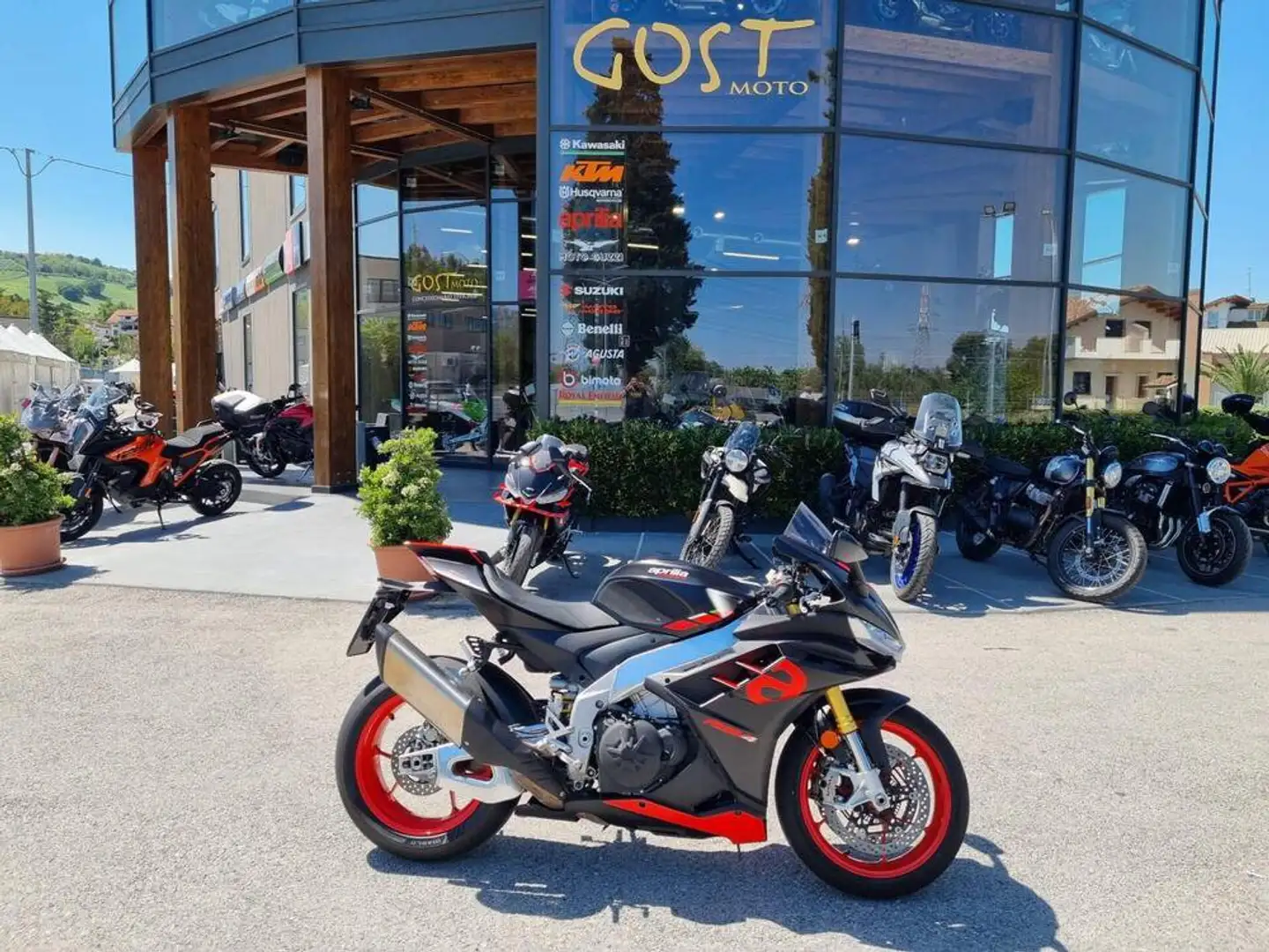 Aprilia RSV4 1100 - 1