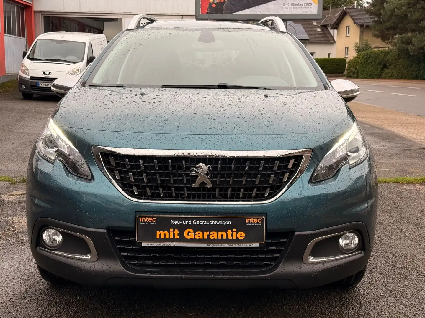 Peugeot 2008 Style Navi PDC Klima Grün - 2