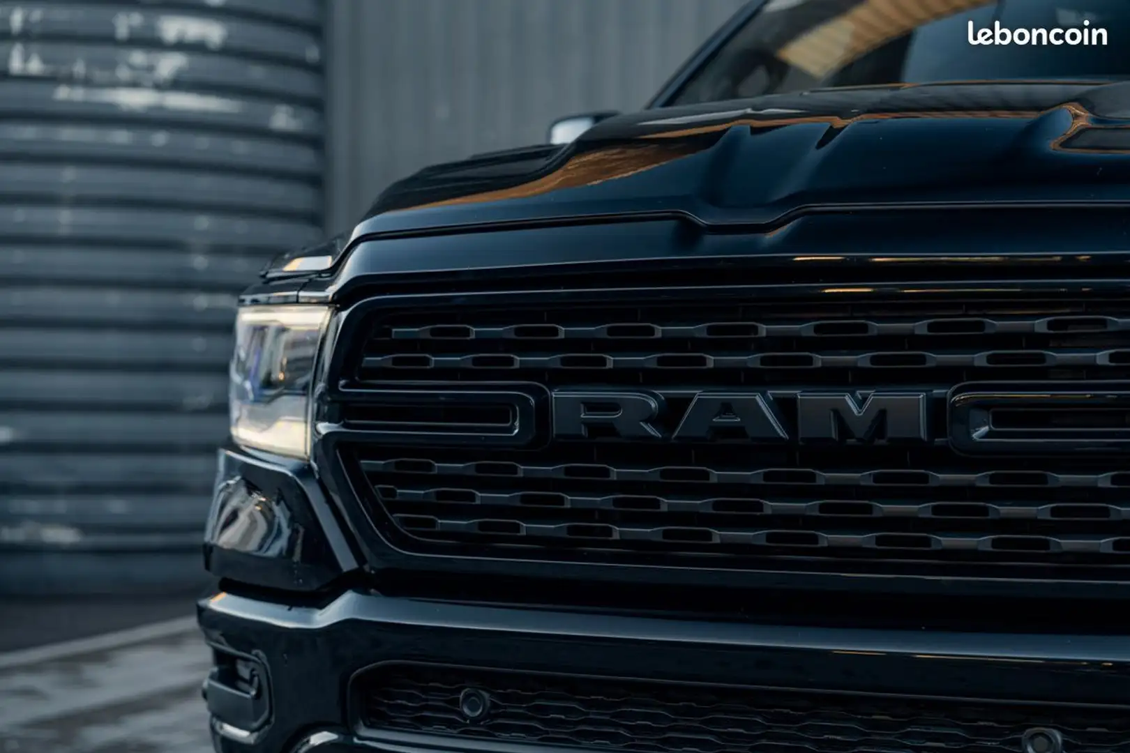 Dodge RAM 1500 HEMI 5,7 V8 Sport Black Bagde Immatriculation Française TVA RÉCUPÉRABLE Schwarz - 2